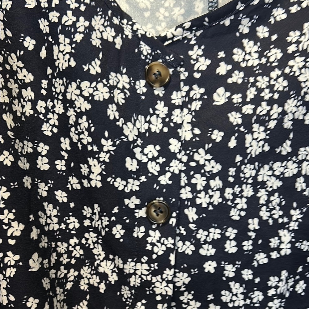 BloomChic Navy and White Floral Blouse - Picture 4 of 6